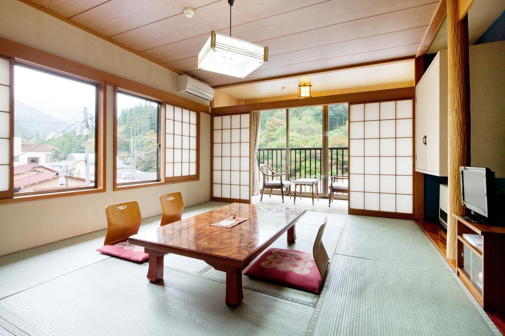 Ayameya Ryokan Nakanojo Rum bild